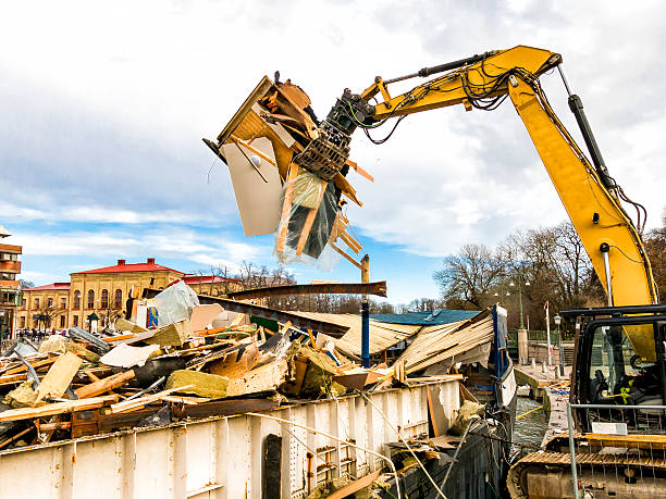 Best Construction Debris Removal  in Herington, KS